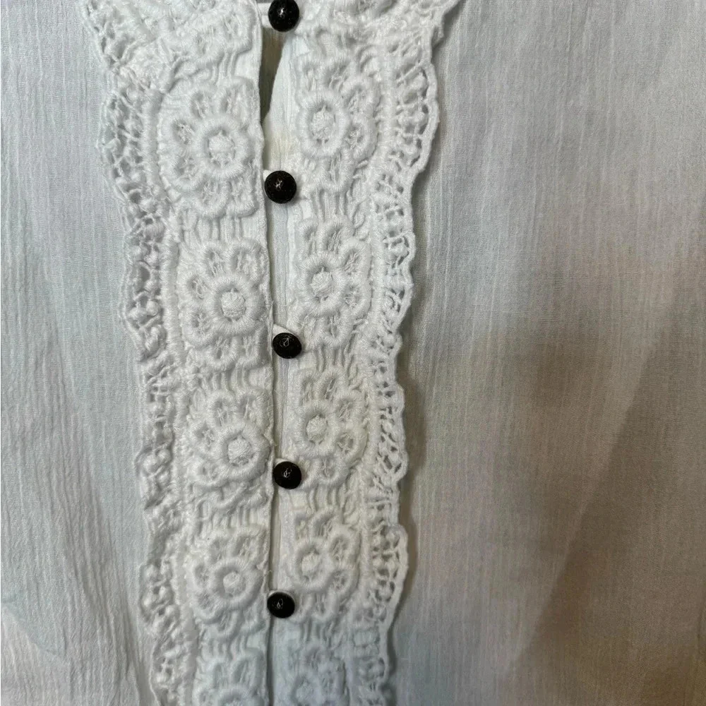CJ Banks Womens 3X white top with buttons and crochet front - Picture 5 of 7